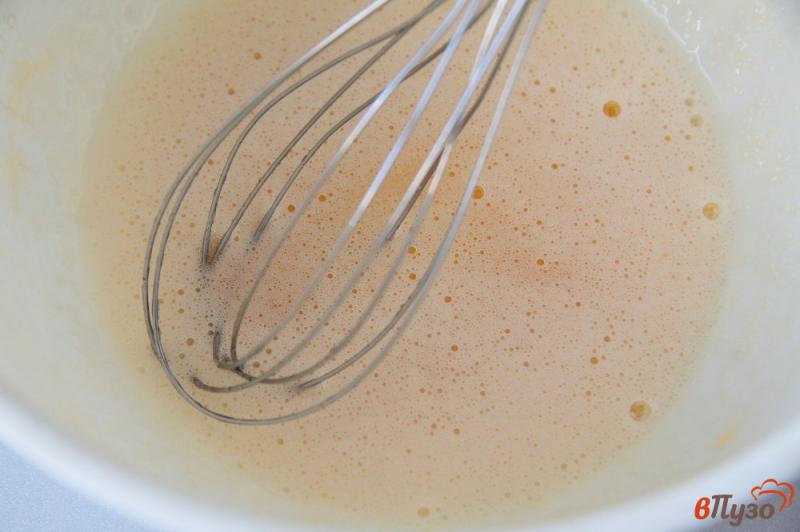 Фото приготовление рецепта: Сладкие оладьи с йогуртом шаг №1