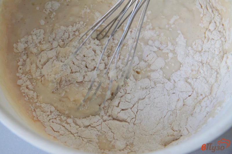 Фото приготовление рецепта: Сладкие оладьи с йогуртом шаг №4