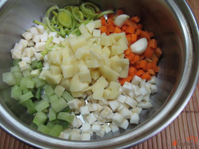 Фото приготовление рецепта: Суп с красной капустой и репой шаг №1