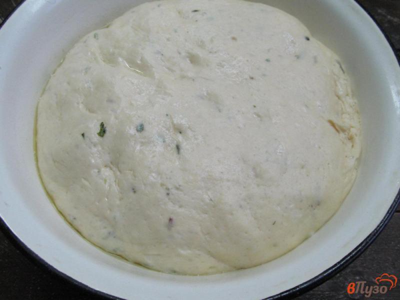 Фото приготовление рецепта: Белый хлеб с майораном шаг №5