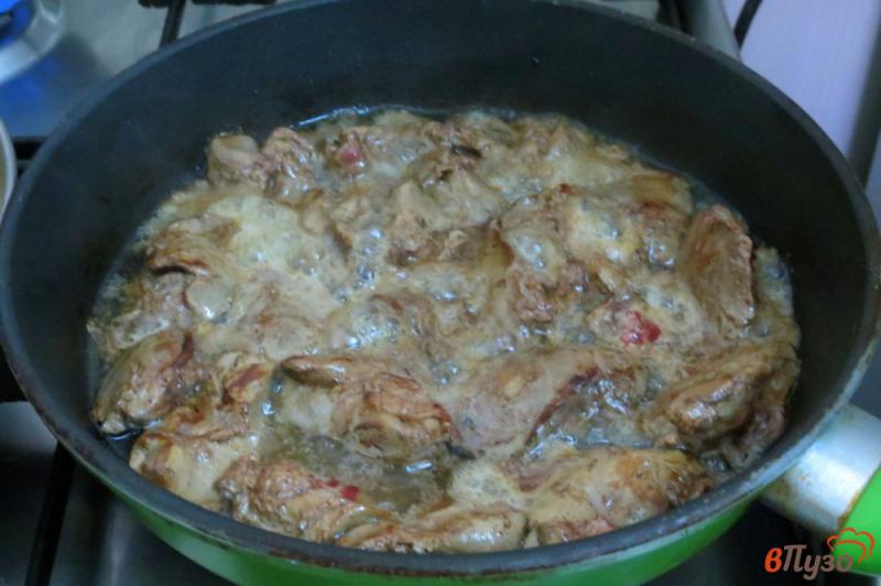 Фото приготовление рецепта: Картофель фаршированный печенью и грибами шаг №7
