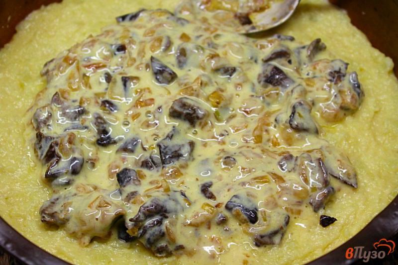 Фото приготовление рецепта: Картофельный пирог с грибами шаг №6