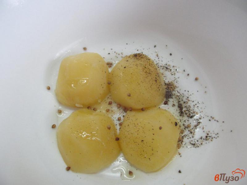 Фото приготовление рецепта: Запеченный картофель с горошком в фольге шаг №1