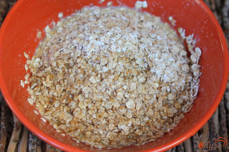 Фото приготовление рецепта: Овсяный пирог с вишневой начинкой шаг №3