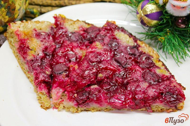 Фото приготовление рецепта: Овсяный пирог с вишневой начинкой шаг №7