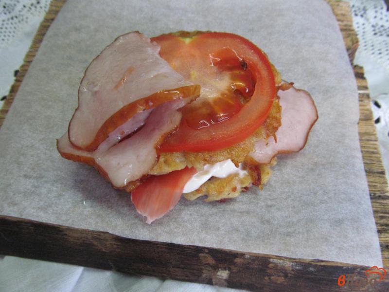Фото приготовление рецепта: Сэндвич из дерунов с редькой шаг №7