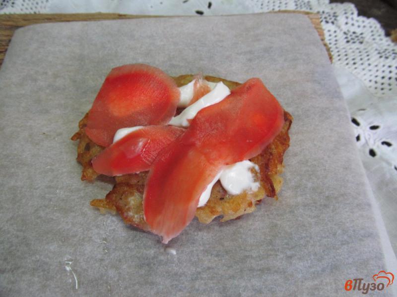 Фото приготовление рецепта: Сэндвич из дерунов с редькой шаг №5