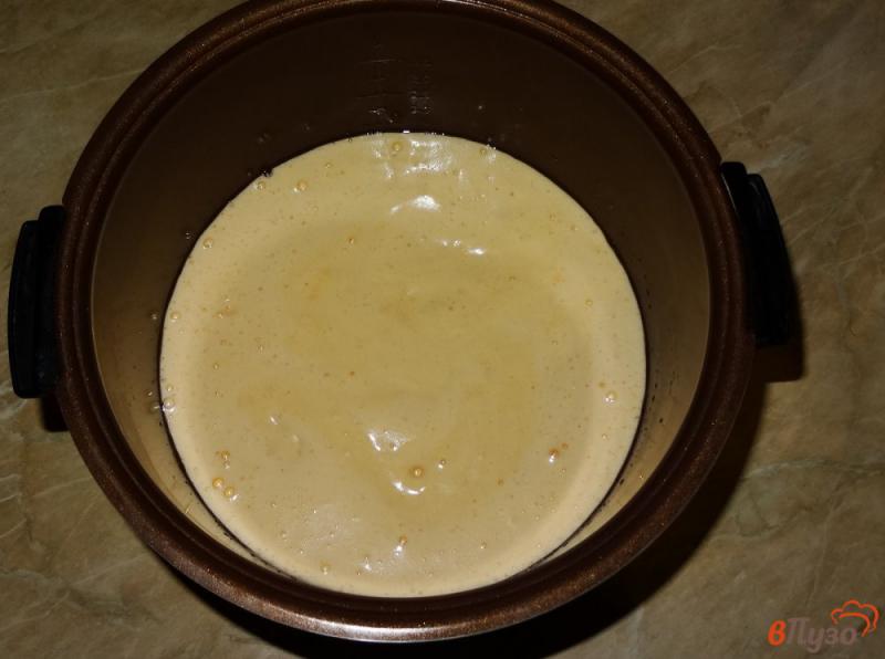 Фото приготовление рецепта: Бисквитный пирог с желейной пропиткой шаг №3