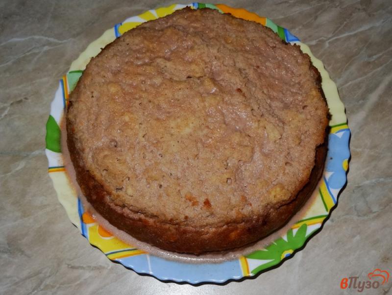 Фото приготовление рецепта: Бисквитный пирог с желейной пропиткой шаг №13