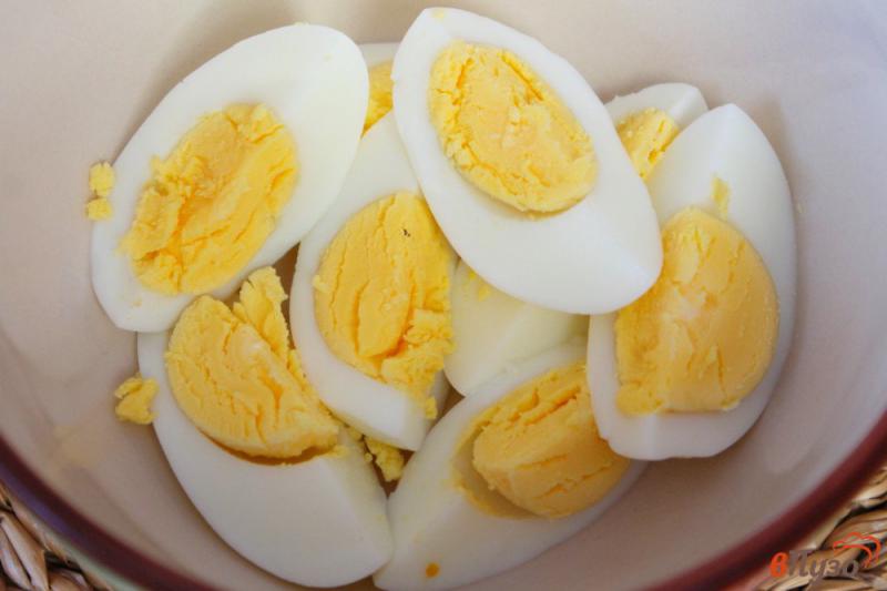 Фото приготовление рецепта: Соус яичный с чесноком и лимоном шаг №1