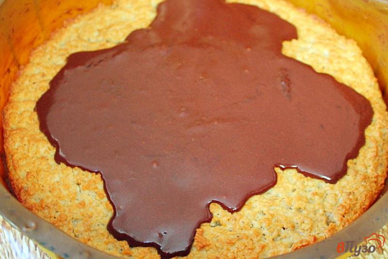 Фото приготовление рецепта: Овсяный пирог покрытый шоколадом шаг №7