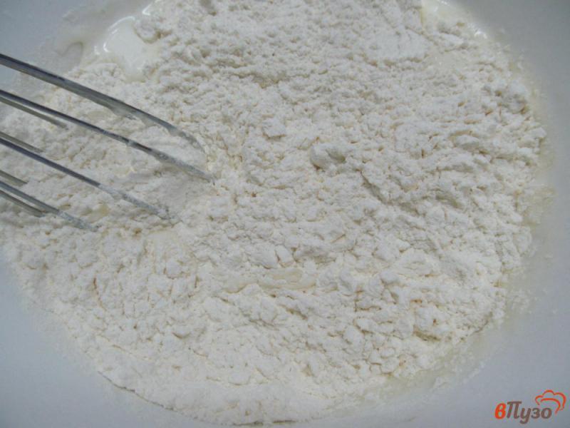 Фото приготовление рецепта: Тесто для беляшей на кефире с содой шаг №3