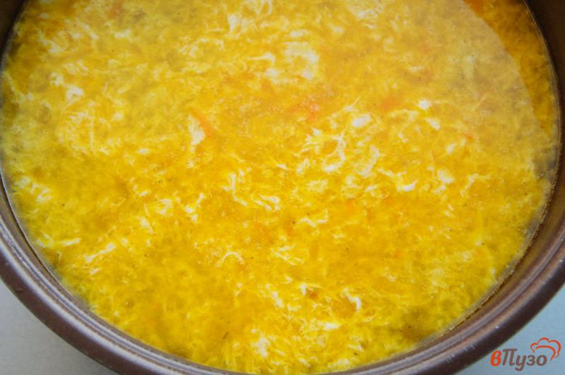 Фото приготовление рецепта: Суп с вермишелью и яйцом в мультиварке шаг №8