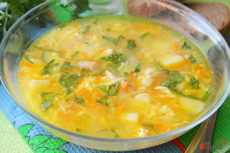Фото приготовление рецепта: Суп с вермишелью и яйцом в мультиварке шаг №9