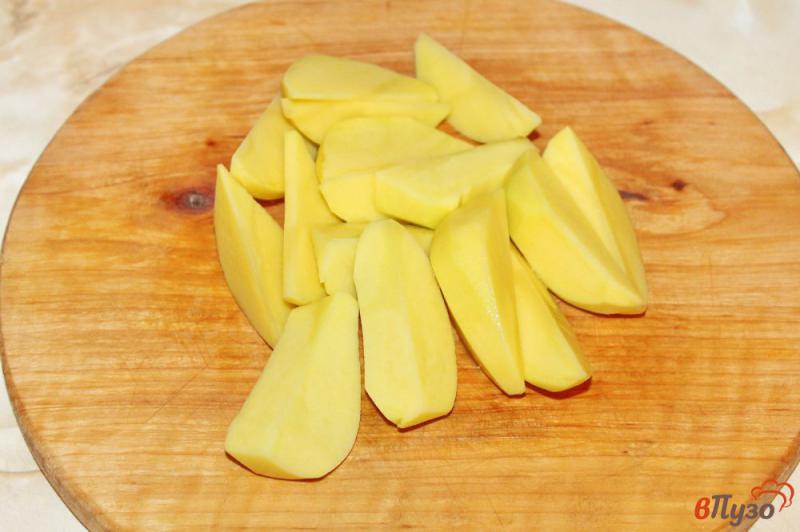 Фото приготовление рецепта: Спаржевая фасоль с отварным картофелем и зеленью под сыром шаг №1
