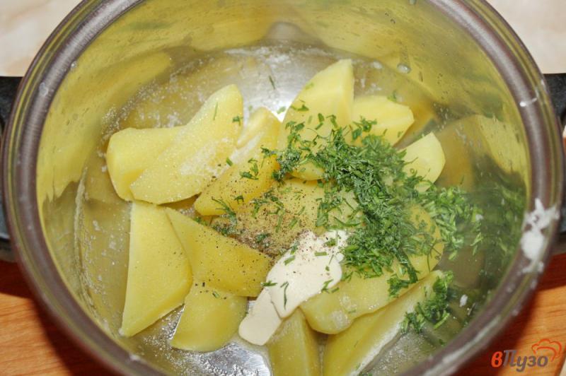 Фото приготовление рецепта: Спаржевая фасоль с отварным картофелем и зеленью под сыром шаг №3
