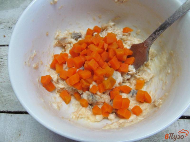 Фото приготовление рецепта: Закуска из сельди с морковью и мягким плавленым сыром шаг №4