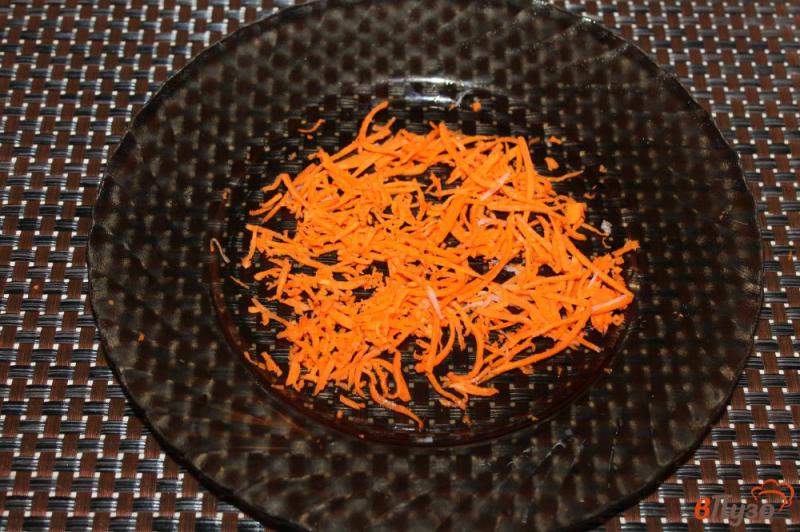 Фото приготовление рецепта: Свекла с дайконом маринованные по - корейски шаг №3