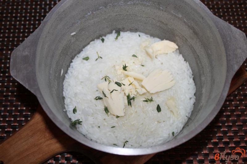 Фото приготовление рецепта: Рис с куриными сердечками и луком шаг №1