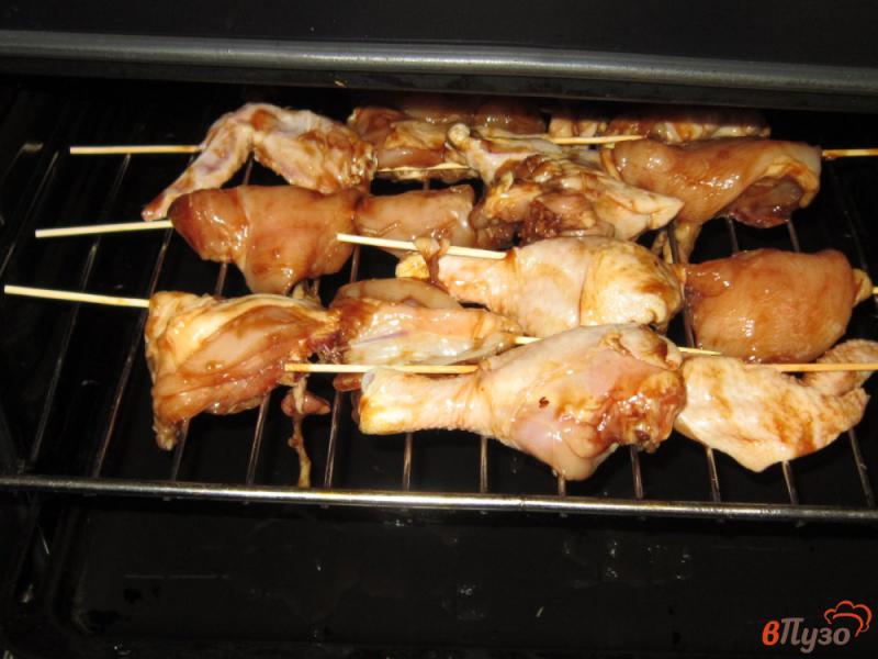 Фото приготовление рецепта: Куриные шашлыки в духовке в соусе терияки шаг №5
