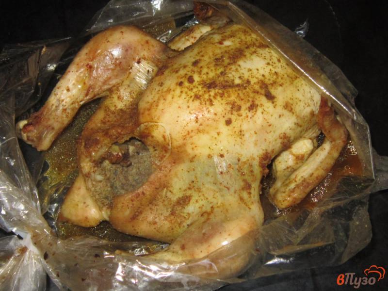 Фото приготовление рецепта: Курица запеченная в рукаве с карри и чесноком шаг №5