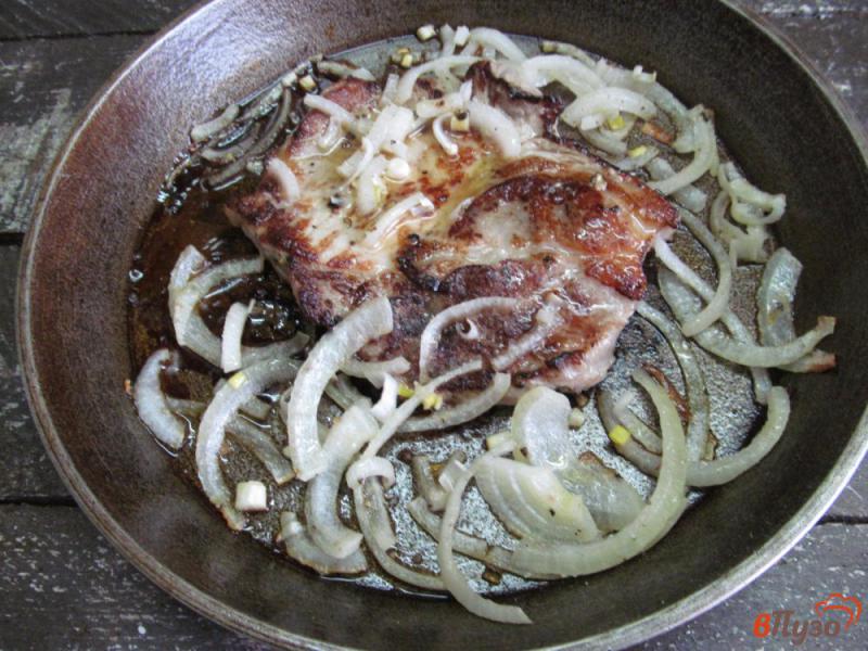 Фото приготовление рецепта: Свинина с луком как шашлык шаг №5