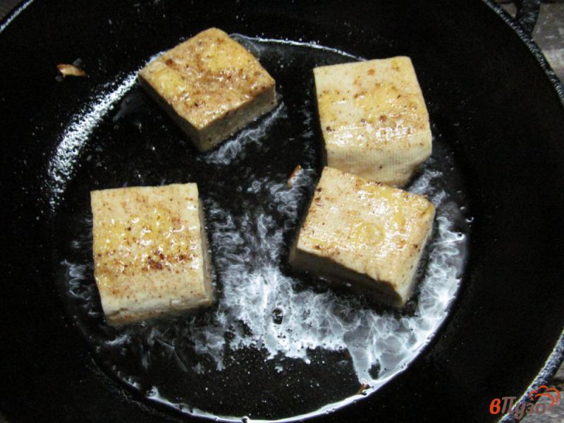 Фото приготовление рецепта: Тофу с соусом чили и брокколи шаг №4