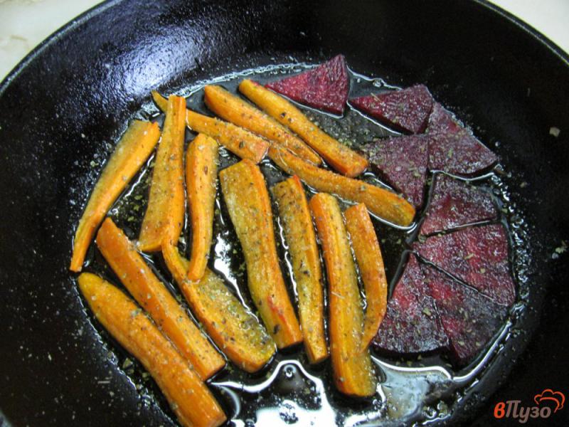Фото приготовление рецепта: Пирог с морковкой на сковороде шаг №5