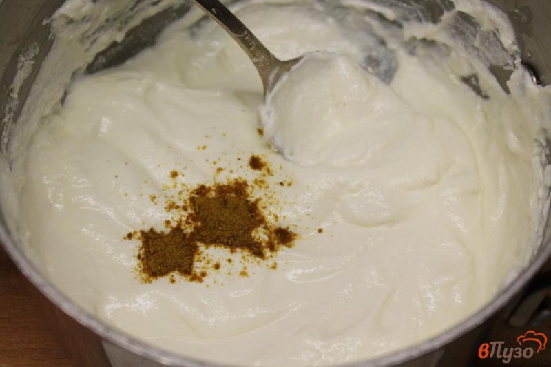 Фото приготовление рецепта: Домашний крем-сыр с ароматом карри шаг №4