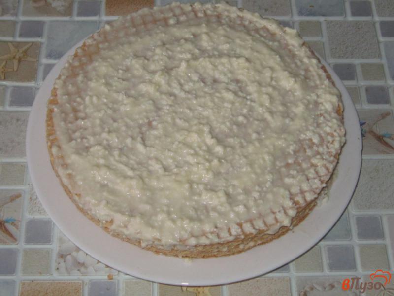 Фото приготовление рецепта: Вафельный торт с творожным кремом шаг №6