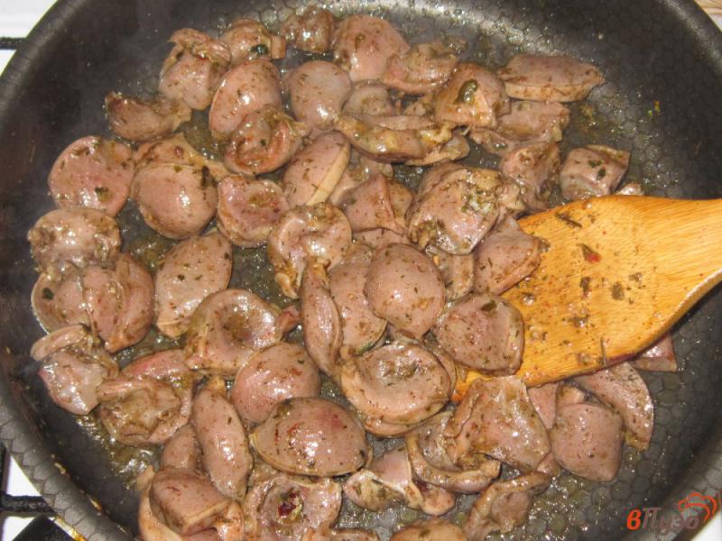 Фото приготовление рецепта: Рагу из утиных желудков с картофелем шаг №4