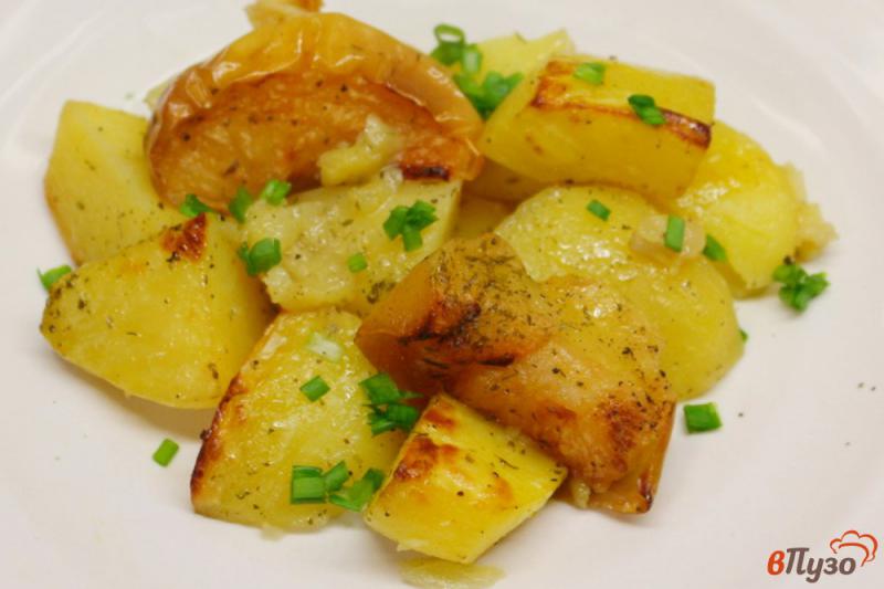 Фото приготовление рецепта: Картофель с яблоком в рукаве шаг №6