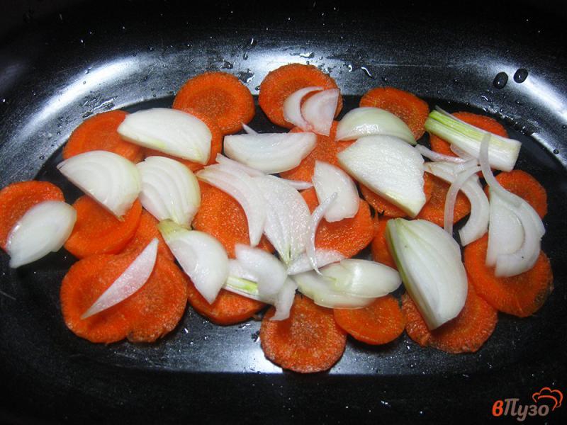 Фото приготовление рецепта: Семга с овощами под сыром шаг №5