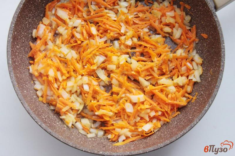 Фото приготовление рецепта: Рис с грибами на сковороде шаг №1