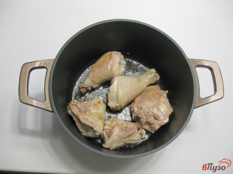 Фото приготовление рецепта: Жаркое из курицы с картофелем и зеленым горошком шаг №2