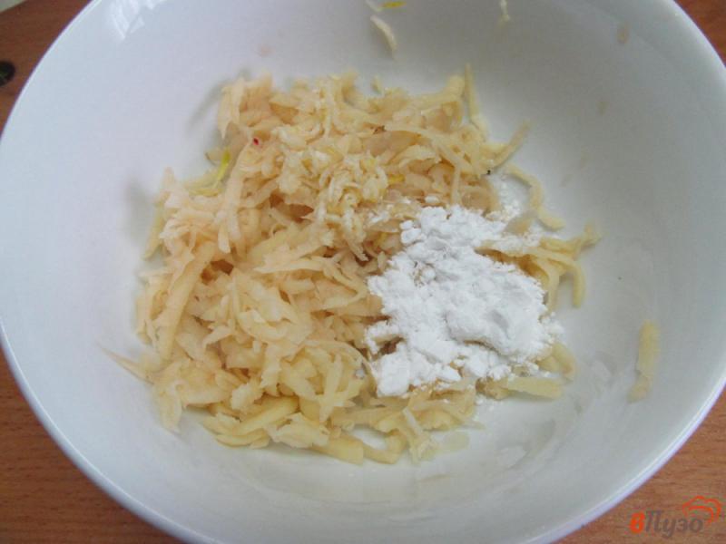 Фото приготовление рецепта: Свекольная икра с клюквой на картофельных драниках шаг №2