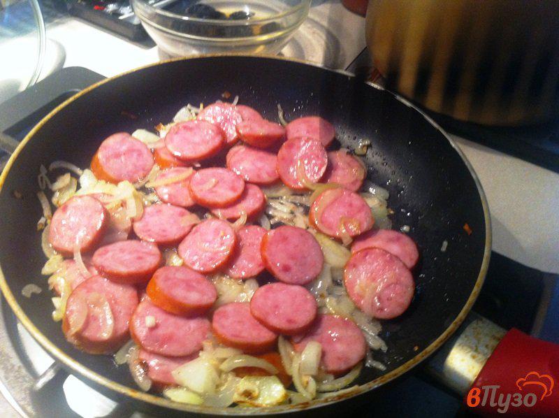Фото приготовление рецепта: Бигус со свининой и колбасой в мультиварке шаг №4