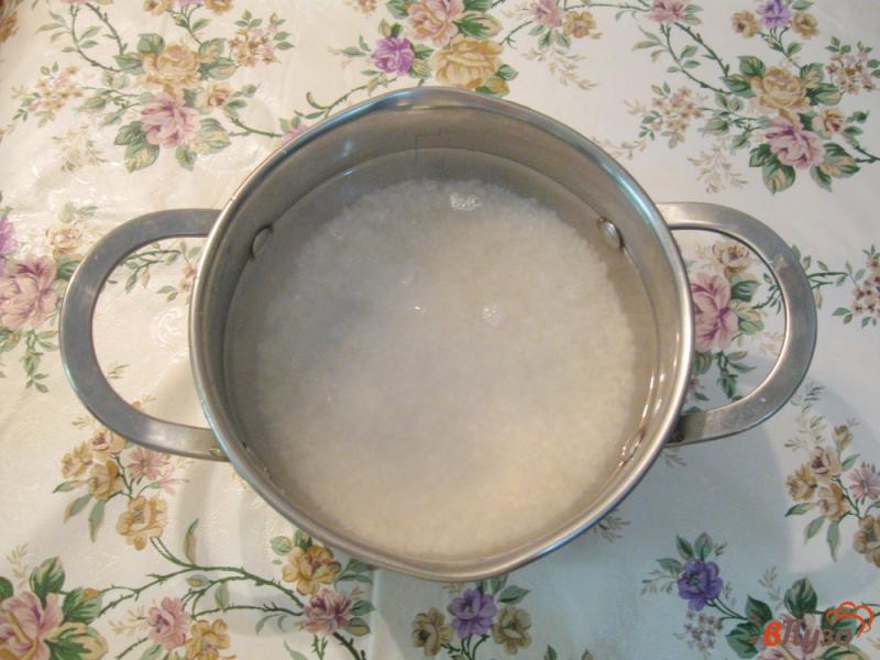 Фото приготовление рецепта: Рисовая каша с персиками шаг №1