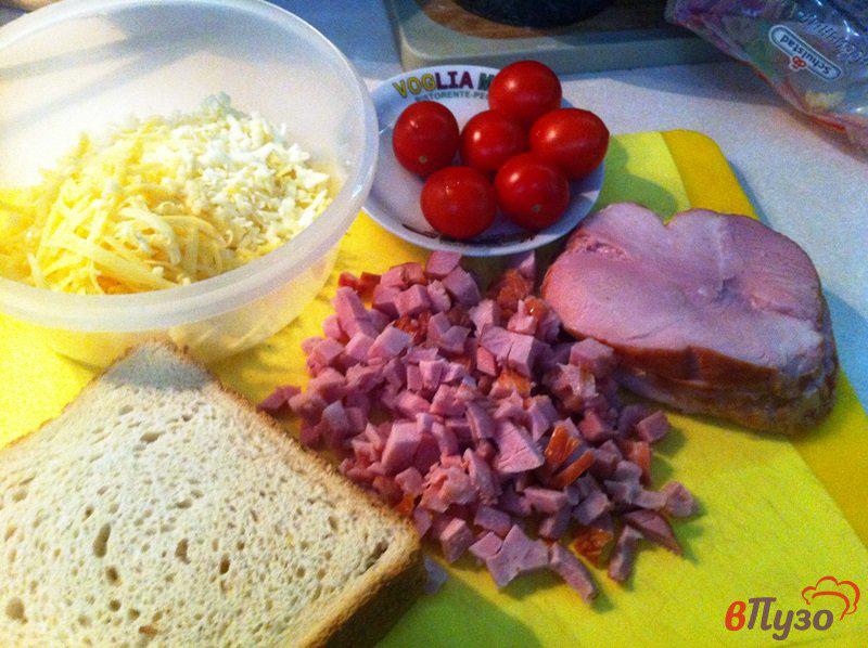 Фото приготовление рецепта: Горячие бутерброды с ветчиной шаг №1