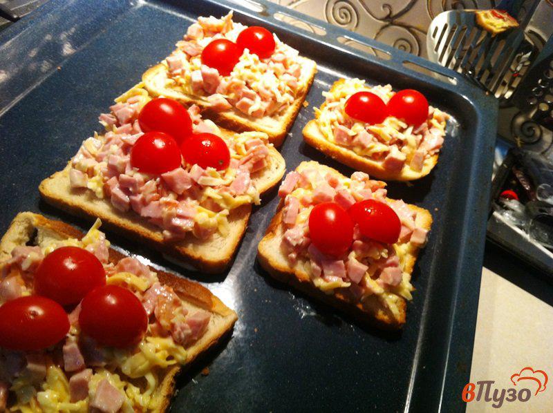 Фото приготовление рецепта: Горячие бутерброды с ветчиной шаг №4