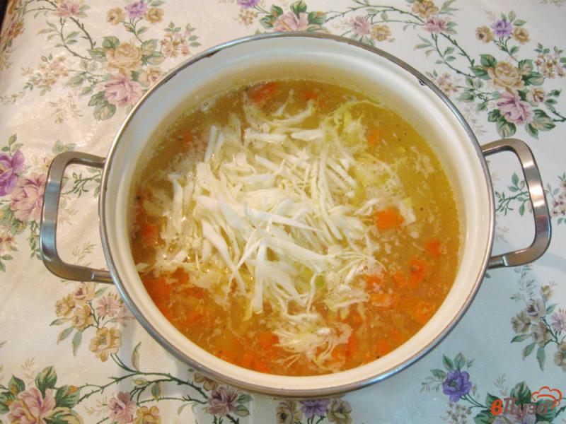 Фото приготовление рецепта: Овощной суп с рисом и зеленым горошком шаг №4