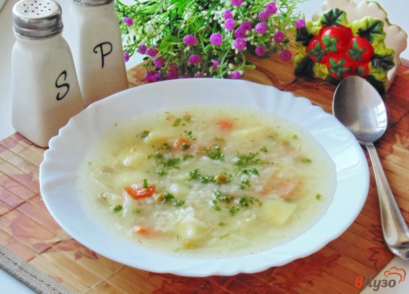 Фото приготовление рецепта: Овощной суп с рисом и зеленым горошком шаг №7