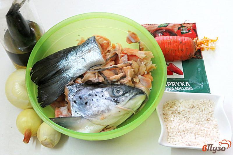 Фото приготовление рецепта: Бульон из головы и обрезков лосося с рисом шаг №1