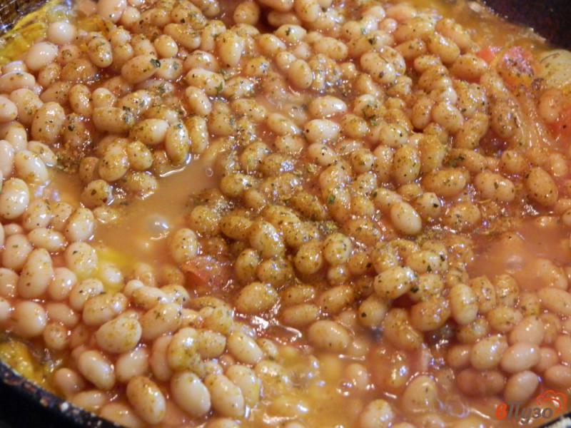 Фото приготовление рецепта: Фасоль в томатном соусе с кабачком и болгарским перцем шаг №3