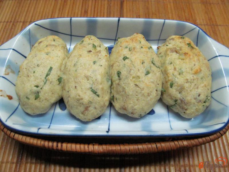 Фото приготовление рецепта: Котлеты из картофеля с курицей под грибным соусом с огурцом шаг №5