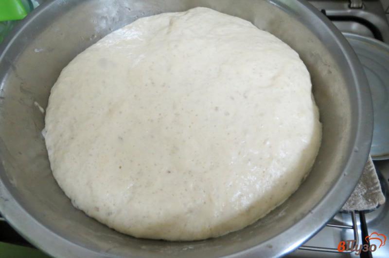 Фото приготовление рецепта: Тесто для тонкой пиццы шаг №6