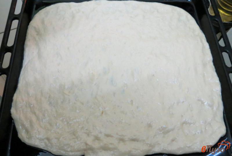 Фото приготовление рецепта: Тесто для тонкой пиццы шаг №7