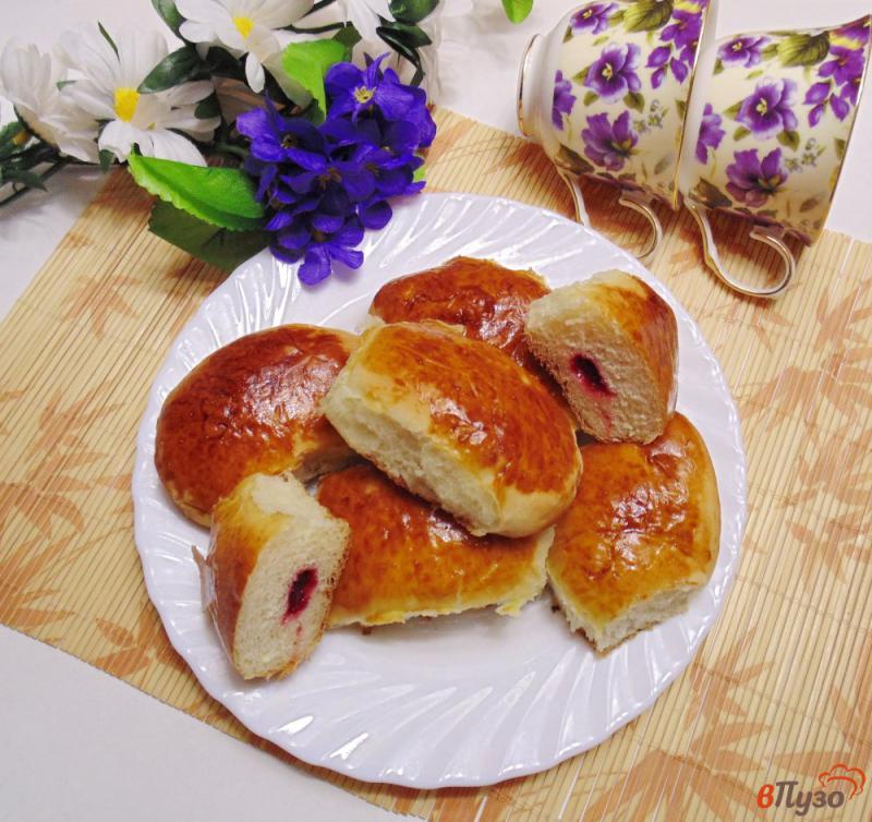 Фото приготовление рецепта: Пирожки с вишневым джемом шаг №6