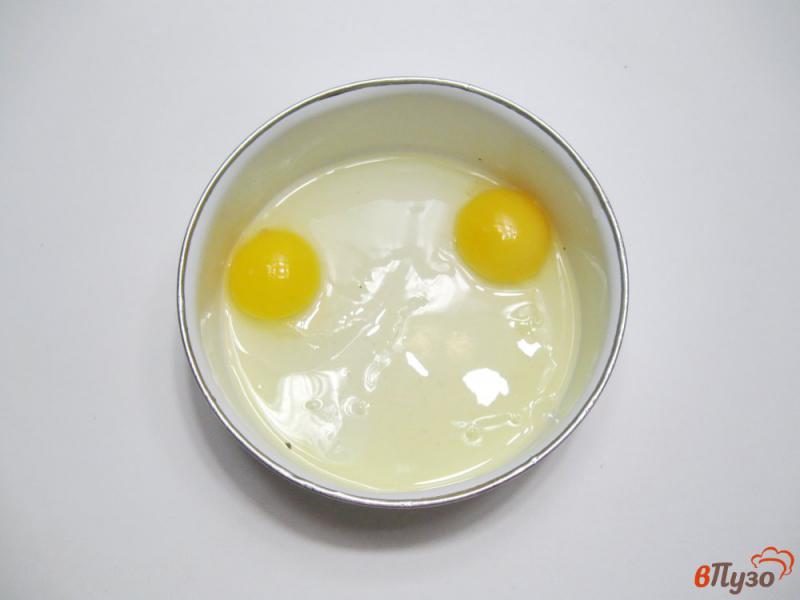 Фото приготовление рецепта: Макароны с яйцами и сыром шаг №4