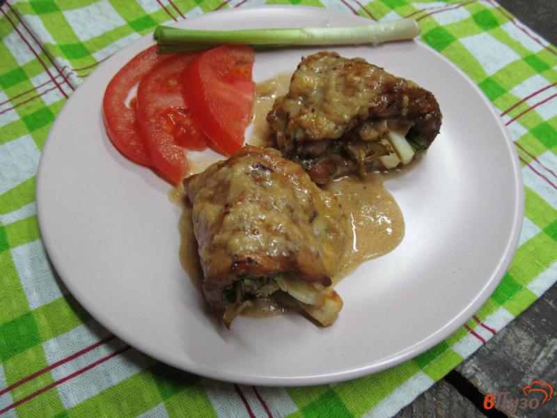 Фото приготовление рецепта: Фаршированные куриные грудки под сырным соусом шаг №7